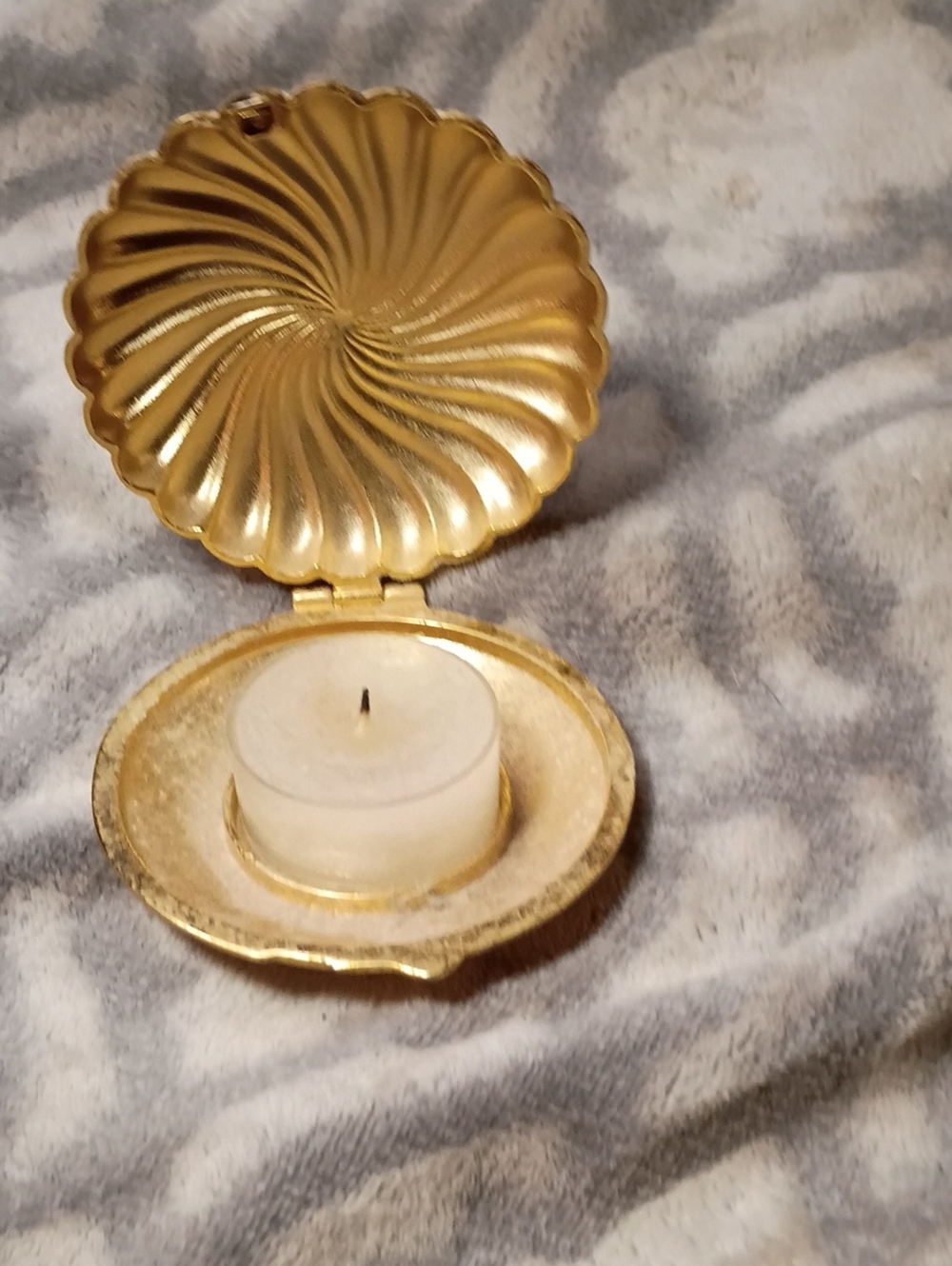 PartyLite Gold Shell Tealight Holder with White Tealight